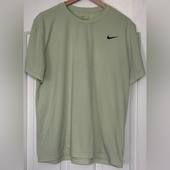 Nike Dri-Fit Tee Men’s XL Light Green Athletic Training Shirt - Picture 1 of 11